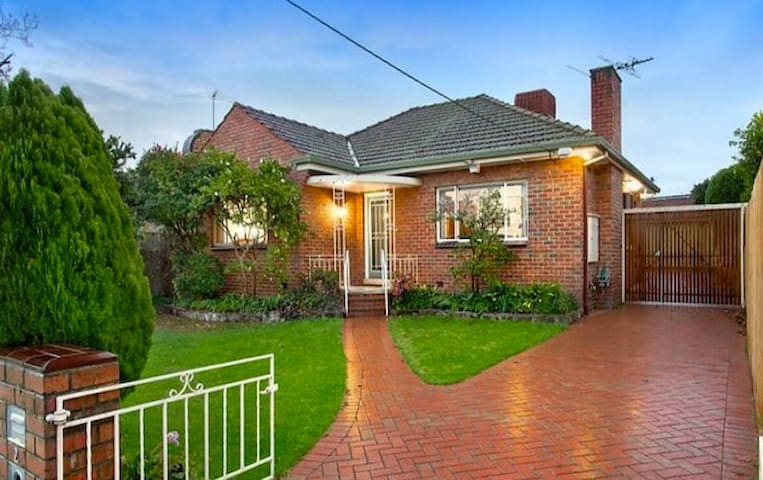 Huge, Beautiful, Retro 50s family home