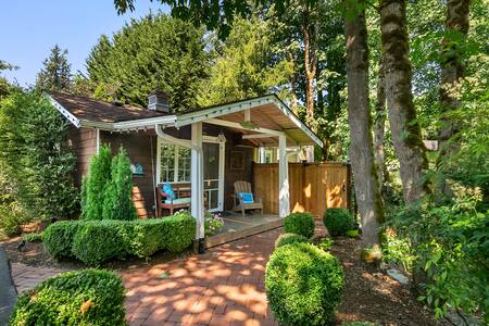 Private Cottage right on creek & 15 ft waterfall!