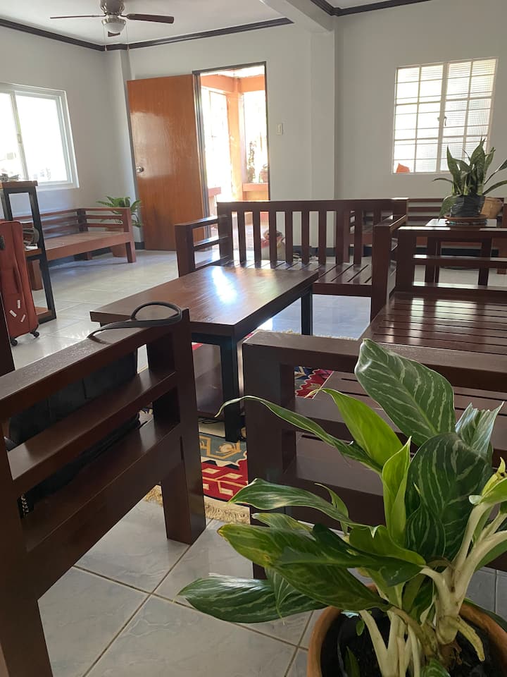 Fully-furnished 4br Guest House Near The Beach - Lobo