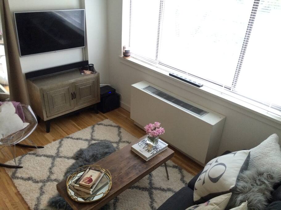 Living room with 47" Smart TV