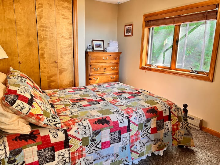 Camera da letto al 2 ° piano con letto matrimoniale