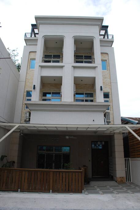 Dropby Hostel-HOSTEL ENTRANCE / FACADE