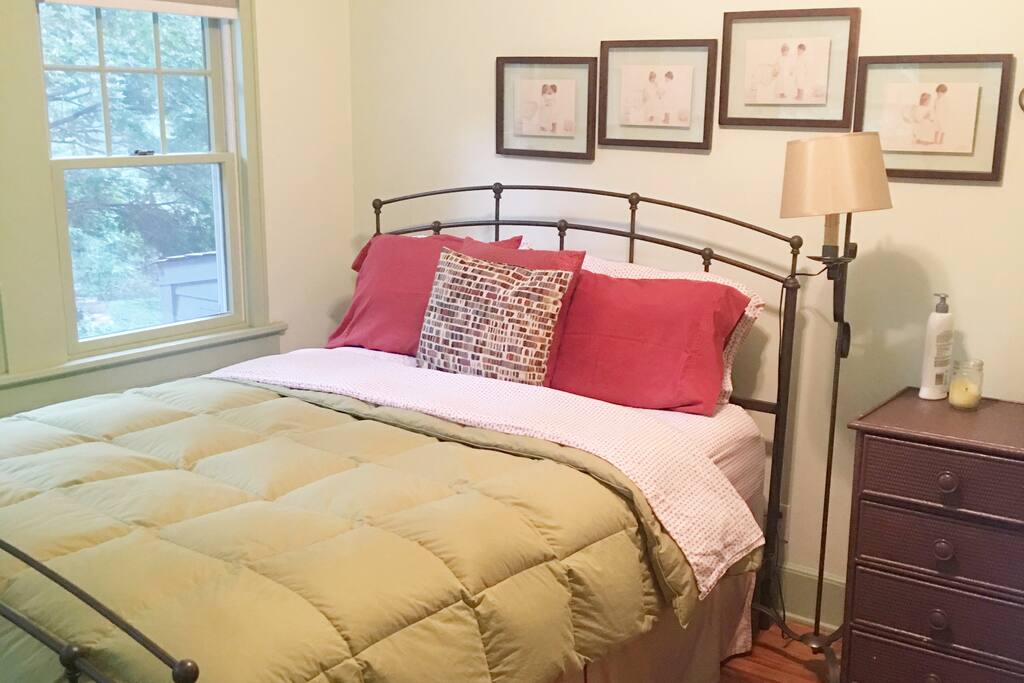 Queen bed in Kurt's room