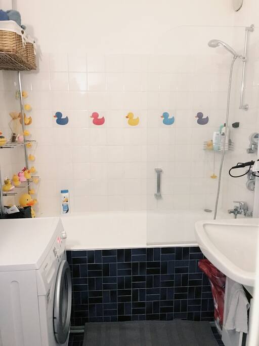 Badezimmer mit Badewanne