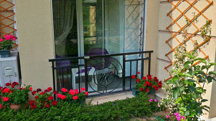 Big and comfy near Tuyap Conv. Cntr gallery image 2