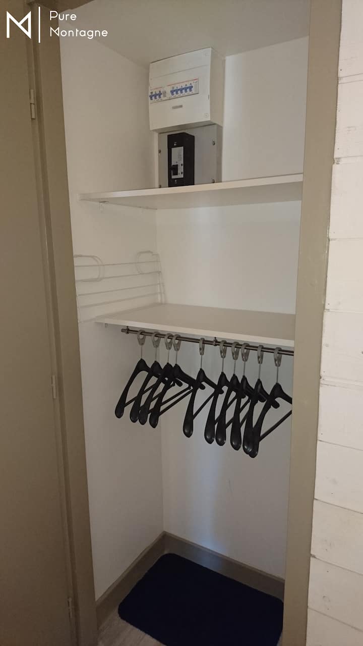 Bilik asrama, storan