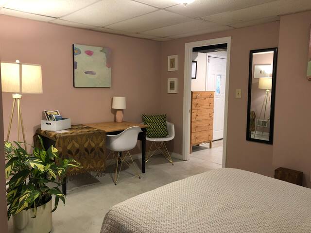 Cozy room near Churchill Downs and UofL