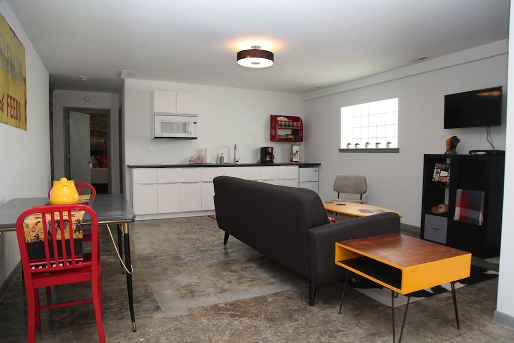 Contemporary open-concept living,dining and kitchen