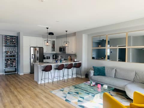 Top Airbnb: Modern new townhouse close to downtown Ottawa! in Rideau Rockcliffe