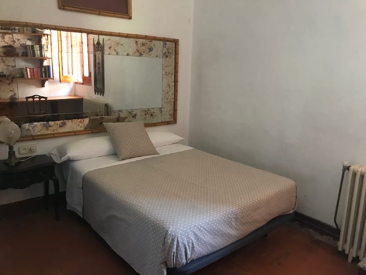 Dhoma e dytë e gjumit poshtë. Dhoma e dytë e gjumit poshtë. Segunda hab abajo.