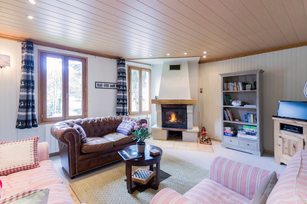 Cosy Salon has lake view