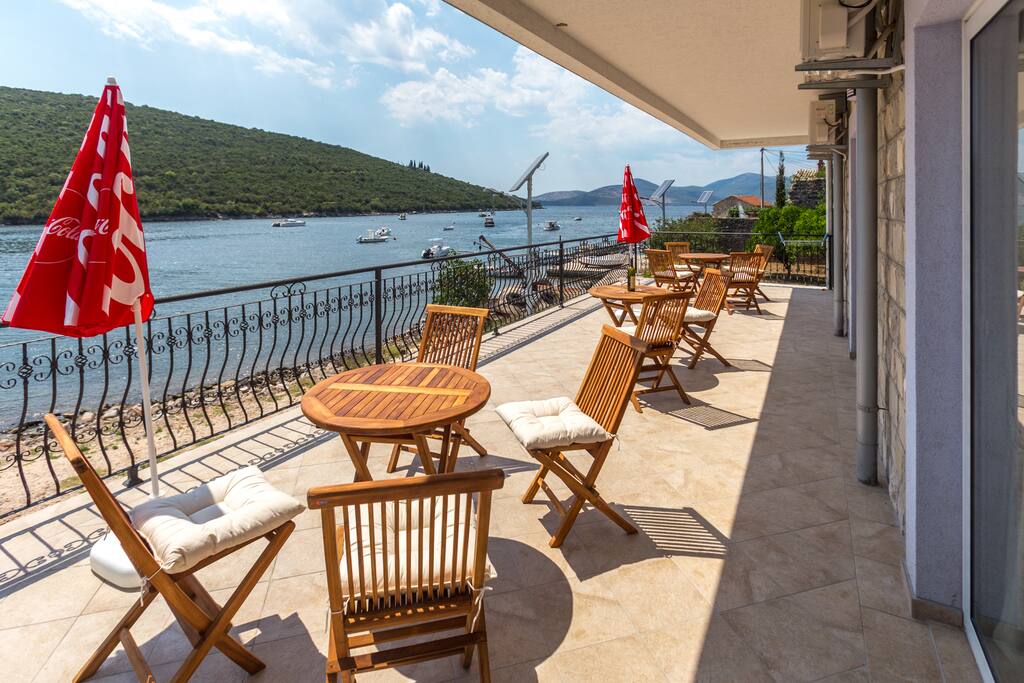 Spacious and big terrace with sea view.