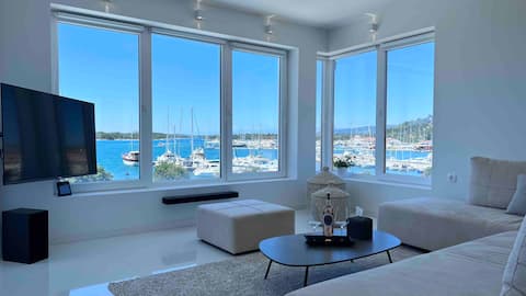Top performing Airbnb: Murter Luxury Suite with Sea View for Two in Općina Murter Kornati
