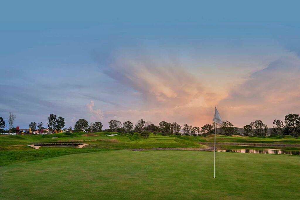 Campo y academia de golf