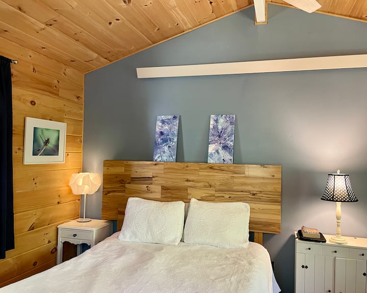 Cottage in the woodsLake MI access Cottages for Rent in Pentwater