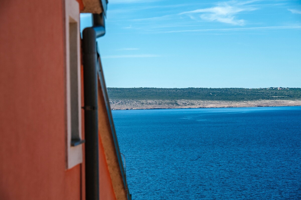 Ap7 · Family apartment with balcony partial seaview