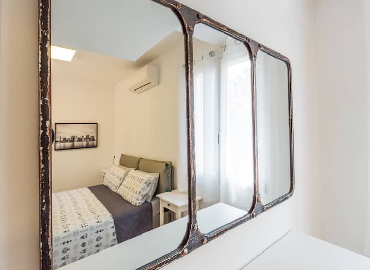 The bedroom is roomy and it has the best air conditioning for the hot Italian summer and underfloor heating for extra comfort in winter.  Bed linen is provided for your convenience.