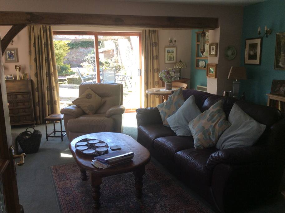 The patio doors and table with a view of the garden, in the living room