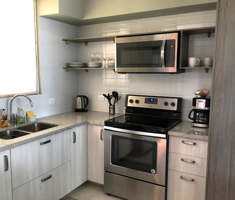 Kitchen - fully equipped (blender, oven, coffee maker, microwave)