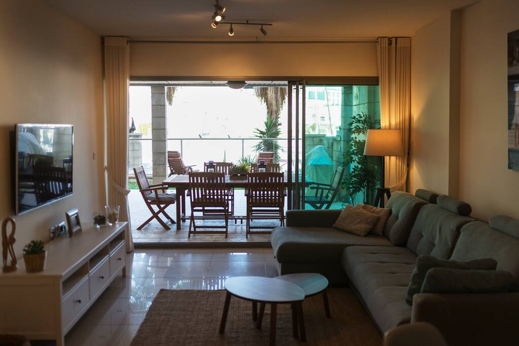 Spacious living room!