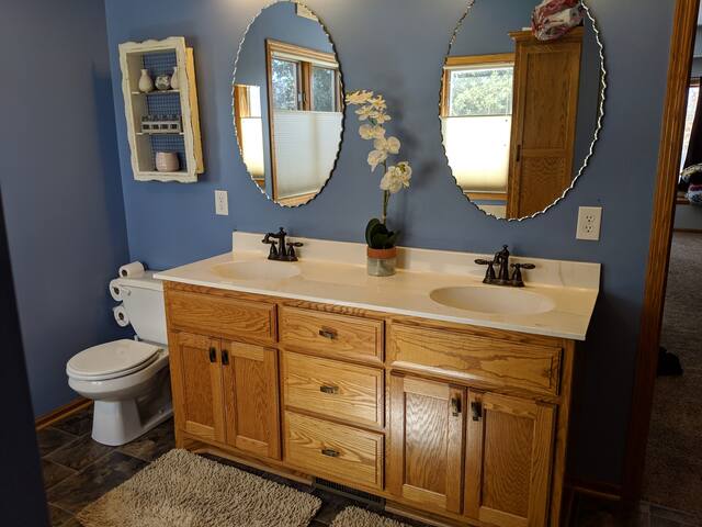 Amazing 4-BR House Near TPC – Firepit and hot tub gallery image 4