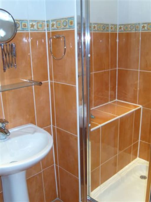 Private shower room