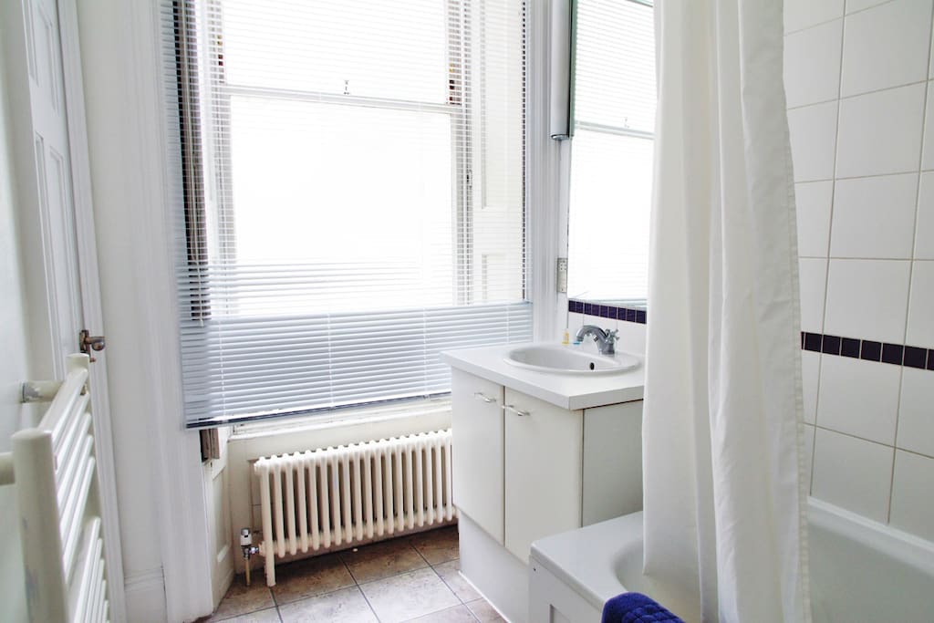 Please note that we have more than one apartment in this building. These pictures reflect the overall standards of these apartments.