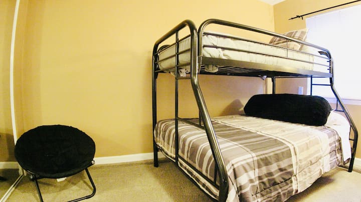 卧室双人床/全功能卧室-主楼层