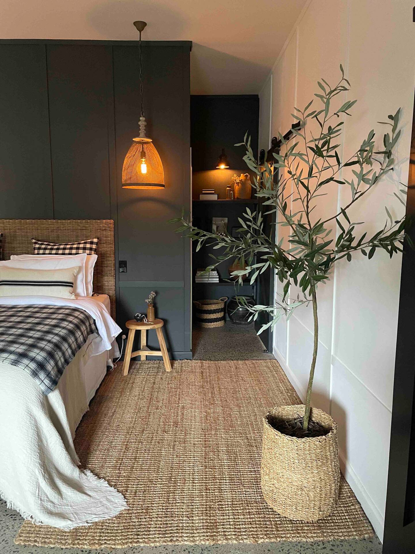 Stylish Black Cottage For Two- Okoroire 2
