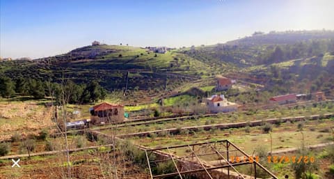Beautiful Farm House Close to Hiking Trail.