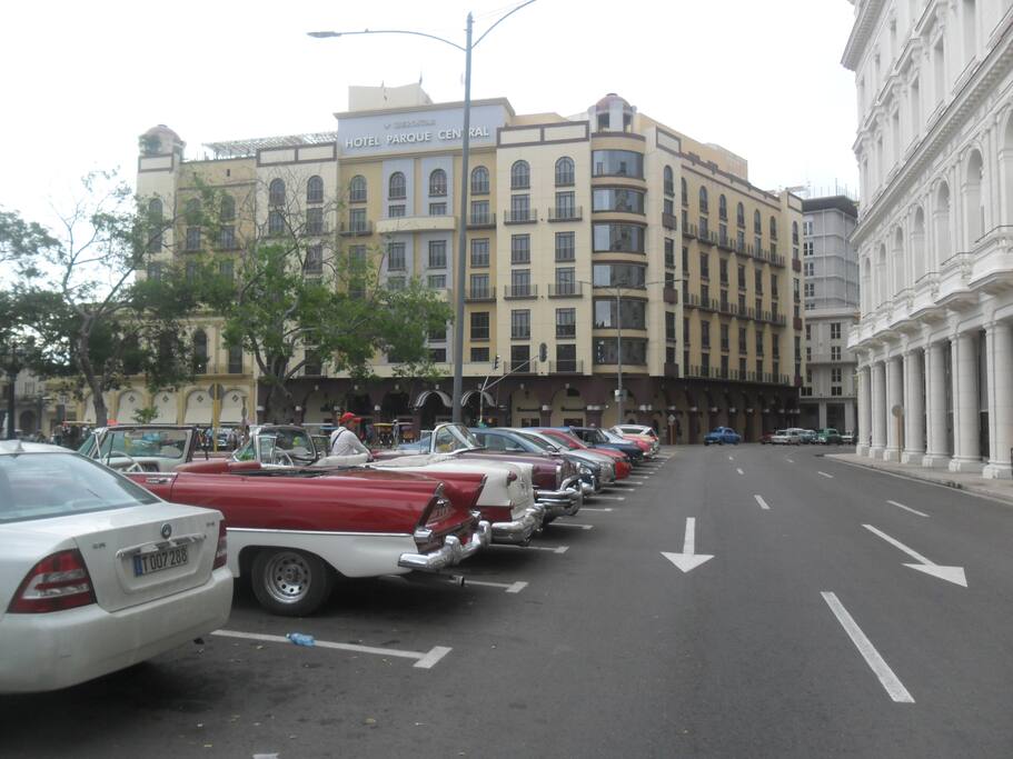 Muy cerca otro "famoso y no menos centrico", el hotel Parque Central.