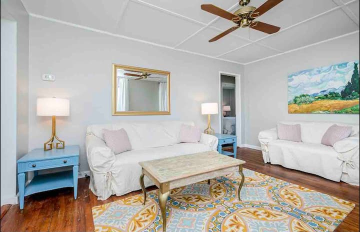 Cheerful 2 Bedroom Cottage - Augusta, GA
