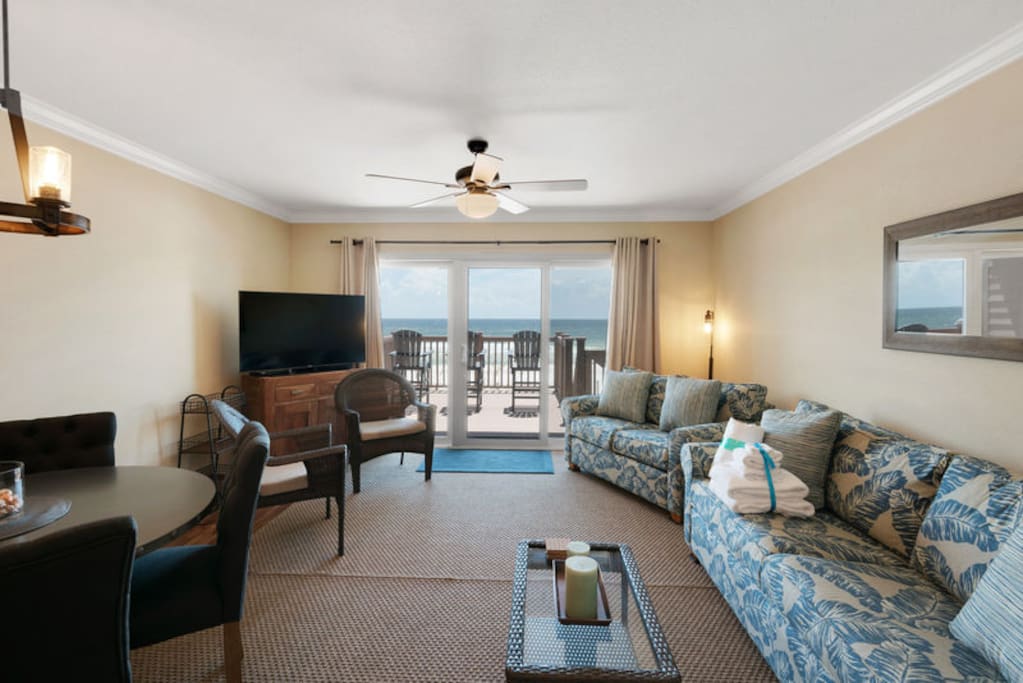 This luxurious town home offers a Queen sofa sleeper so that this home will comfortably sleep 6
