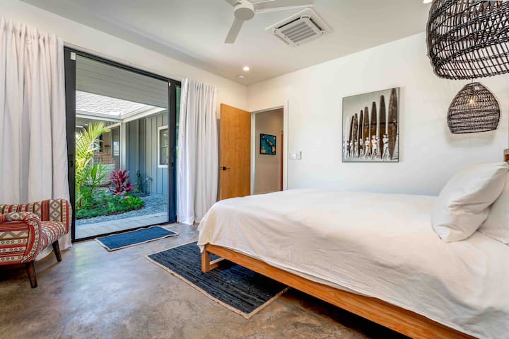 Dhoma kryesore e gjumit #1 pranë pishinës 