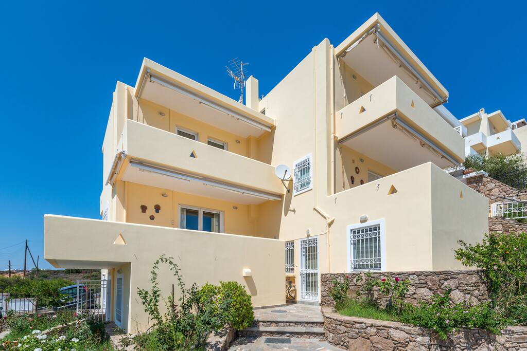 Villa Adamite (left) Villa Barite (soon available)