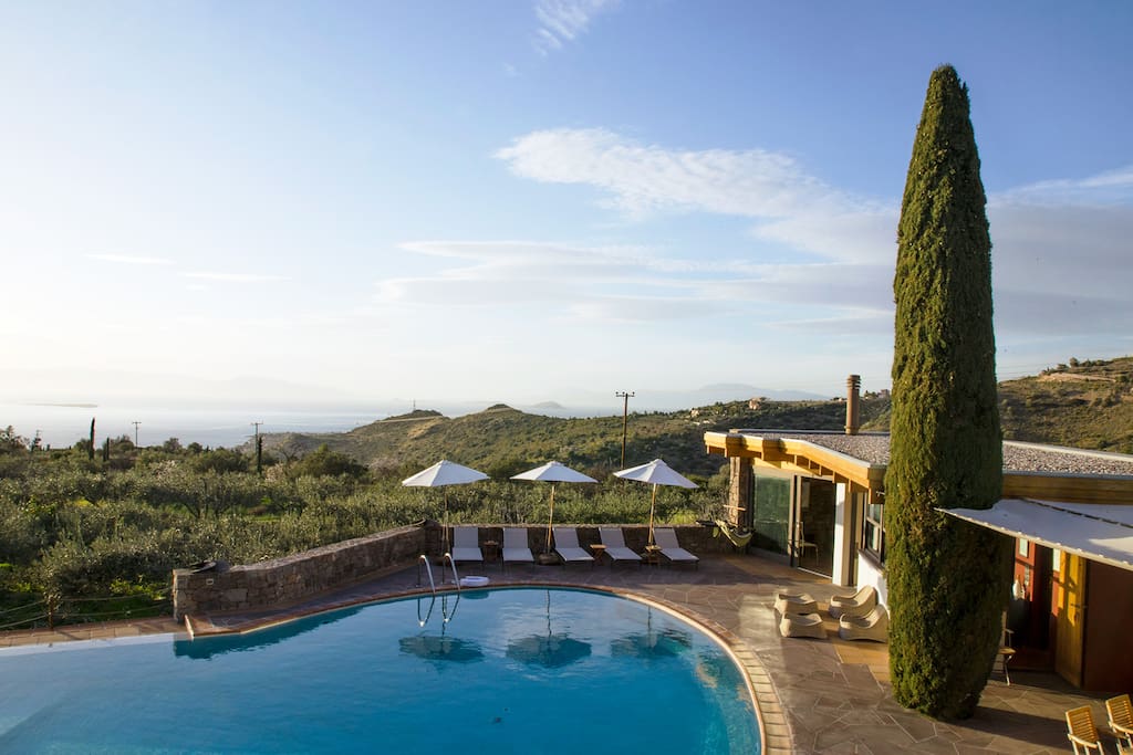 Pool and Pool house-Open air BBQ and dining area