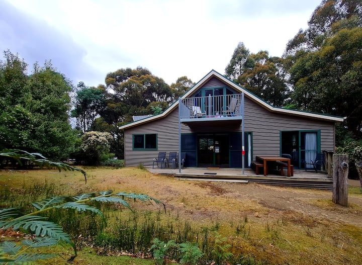 Forest Cabin with outdoor hot tub and Wallabies Cabins for Rent in