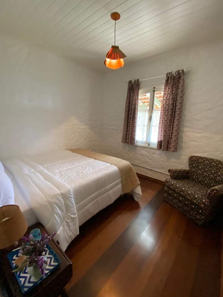 В третата спалня леглото е обърнато към прозореца, а през него ви очаква красива гледка, когато се събудите!