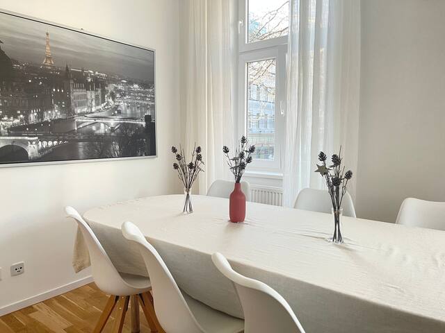 BIG Apartment – Top location – 5 bedroom/4 bath gallery image 4