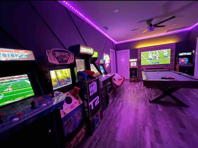 Retroland! | Hot Tub + Pool | Arcade | 7 min Dtown