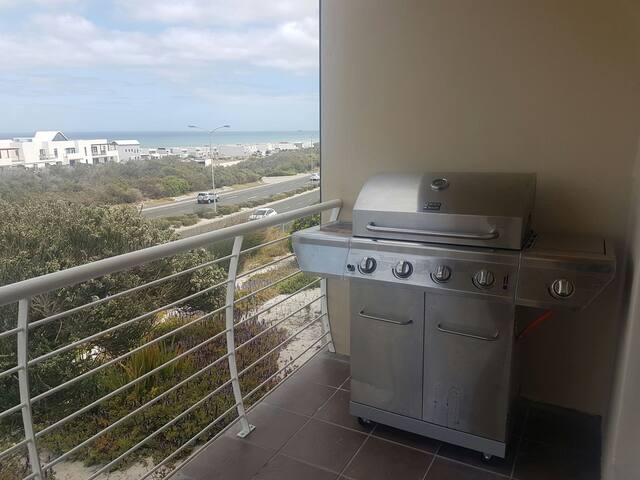 dolphin Ridge seaside holiday apartment gallery image 5