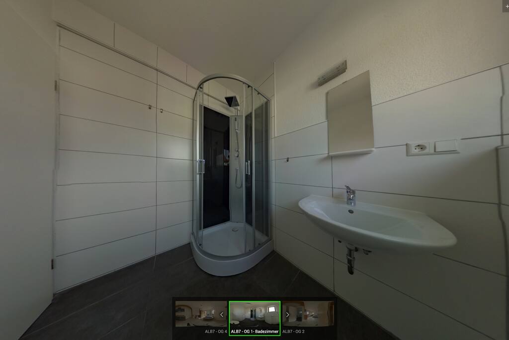 Badezimmer auf dem Gang für Zimmer OG 1 und 4