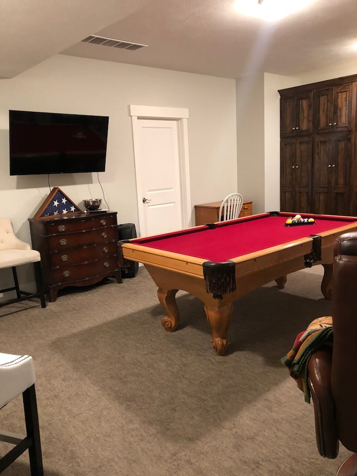 Downstairs Pool table and desk