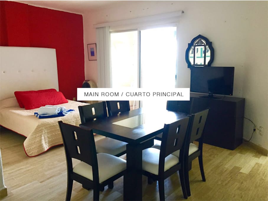 Main room with queen size bed, diner table, kitchen , bathroom and terrace - Cuarto principal con cama tamaño queen size, comedor, cocina, baño y terraza
