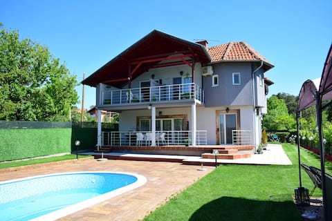 Private Luxury Pool Danube Vila Mila,sleeps 18