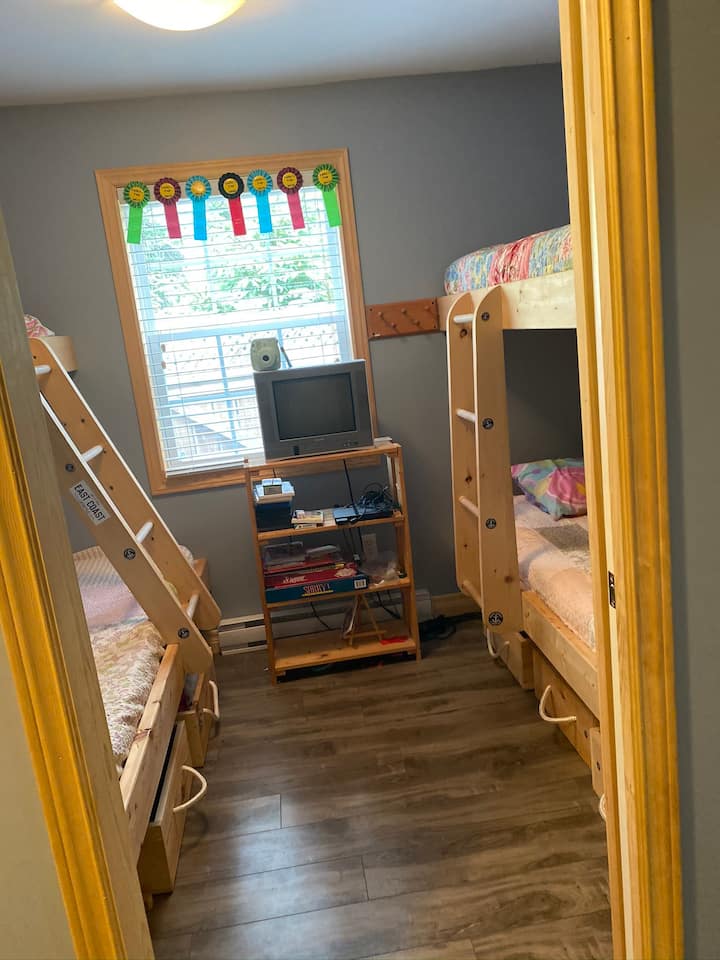Pile the kids in this super functional bunk room. Lots of memories to be made in this room. 3 single beds and 1 double bed. 
