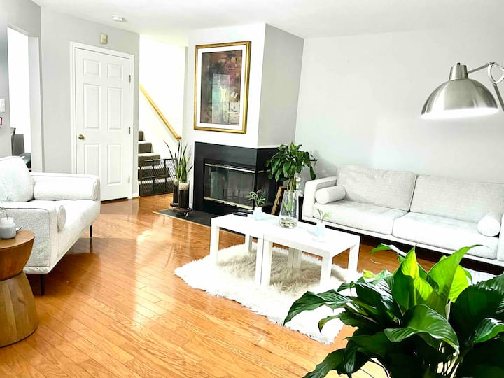 Furnished Room In Lorton - Woodbridge, VA