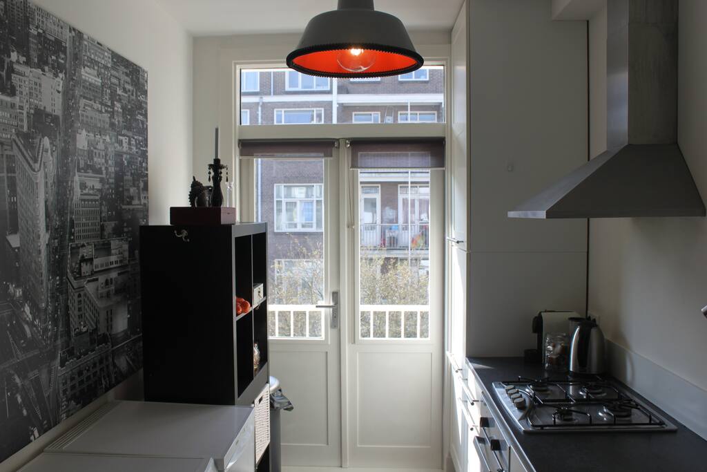 Fulle kitchen with mixrowave, oven, fridge, nespresso and waterkettle