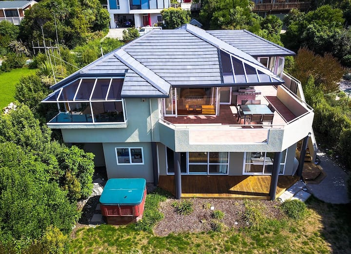 Seas The Day Beach House Houses for Rent in Gore Bay, Canterbury