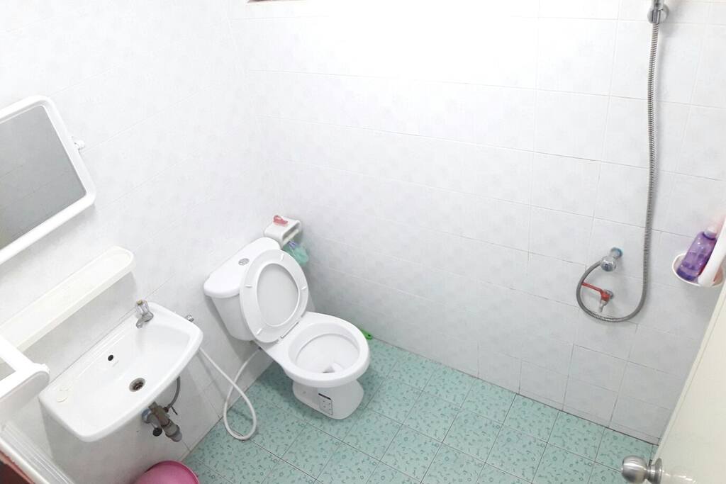 Toilet and rest room